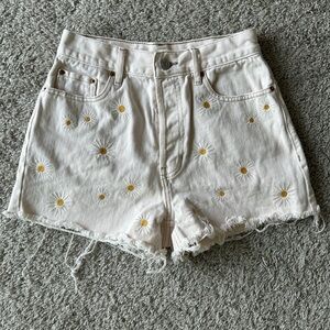 PacSun Women’s White and Yellow Floral Embroidered Shorts